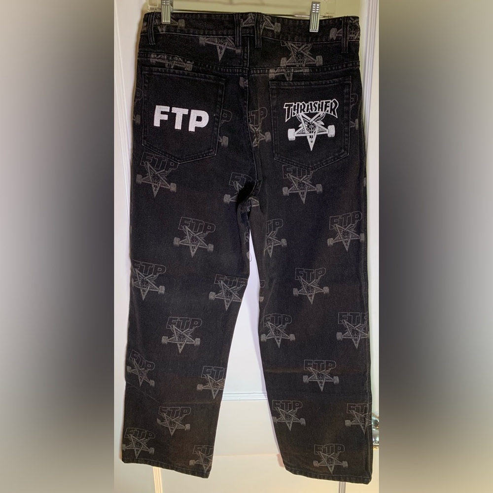 ❌SOLD❌ FTP x thrasher all over logo jeans - Picture 6 of 11